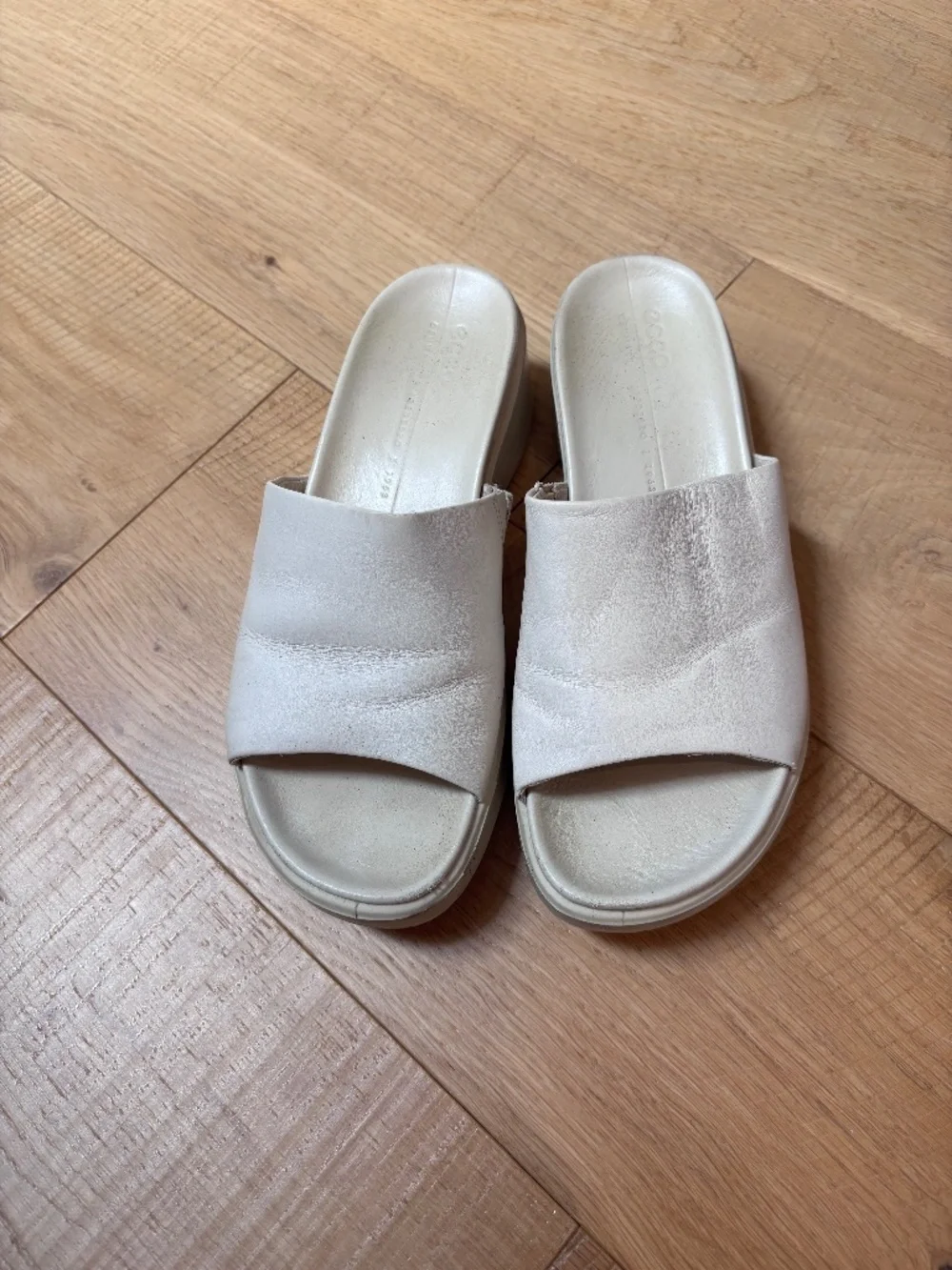 Ecco women’s cream shoe size 36